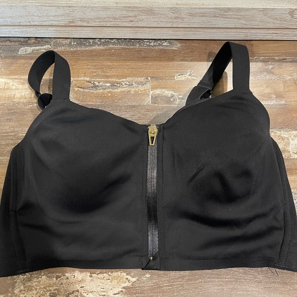 zip up sports bra with inner underwire clasp up bra - Picture 1 of 2